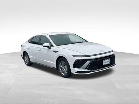 New 2025 Hyundai Sonata SE image 1