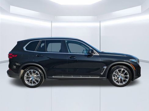 Used 2025 BMW X5 xDrive50e AWD/4WD image 3