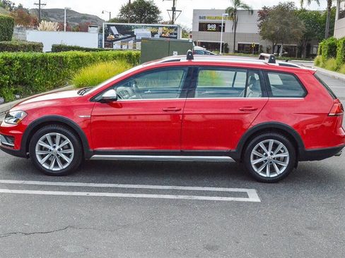 Used 2017 Volkswagen Golf Alltrack S image 7