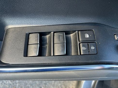 Used 2023 Toyota Highlander Limited image 18