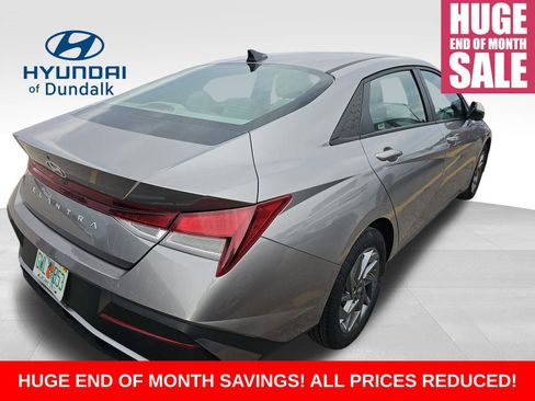 Used 2024 Hyundai Elantra SEL image 2