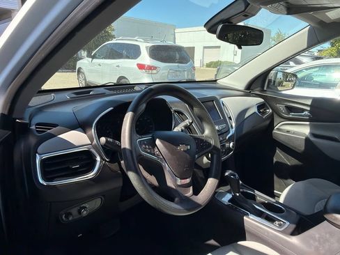 Used 2020 Chevrolet Equinox LS w/ LS Convenience Package FWD image 9