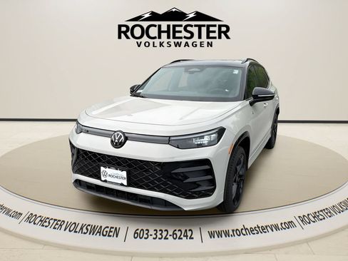 New 2026 Volkswagen Tiguan SE R-Line AWD/4WD image 1