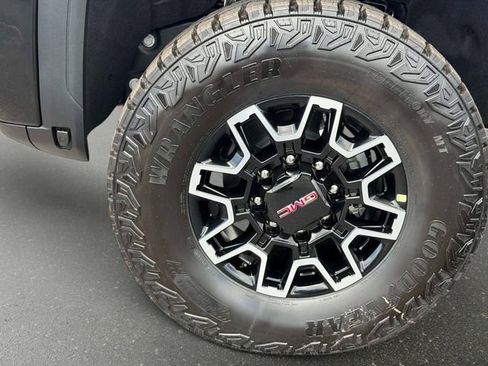 New 2026 GMC Sierra 2500 AT4X AWD/4WD image 10