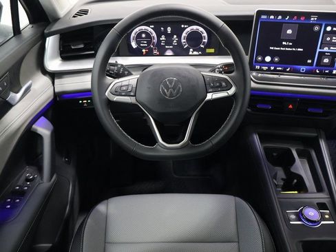 New 2026 Volkswagen Tiguan SE image 16