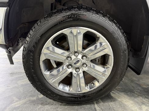 Used 2018 Ford F150 Lariat w/ Equipment Group 502A Luxury AWD/4WD image 26