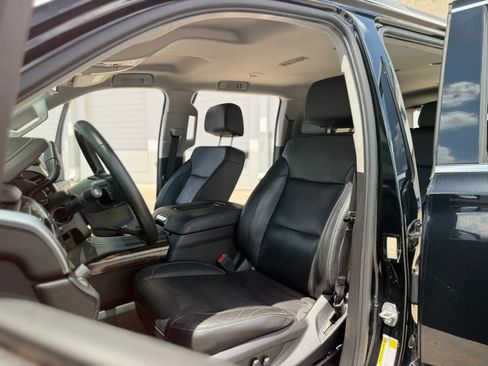 Used 2020 Chevrolet Suburban LT RWD image 19