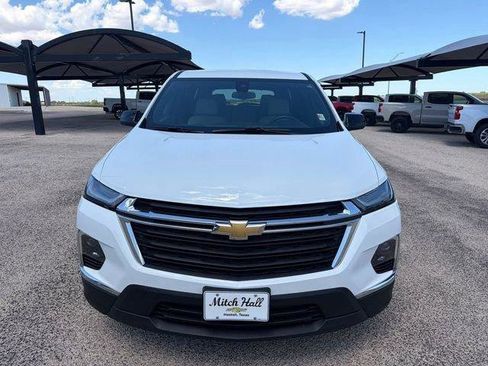 Used 2023 Chevrolet Traverse LS FWD image 2