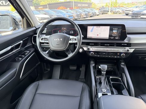 Used 2023 Kia Telluride S w/ S Sunroof Package FWD image 3