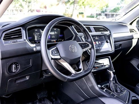 Used 2024 Volkswagen Tiguan SE image 15