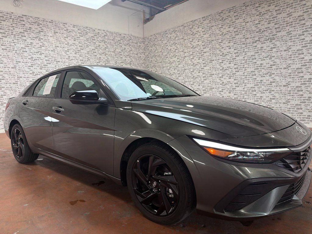 Used 2026 Hyundai Elantra Sport FWD image 1