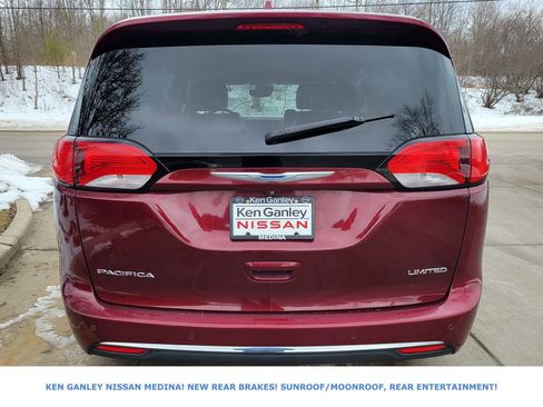 Used 2017 Chrysler Pacifica Limited image 4