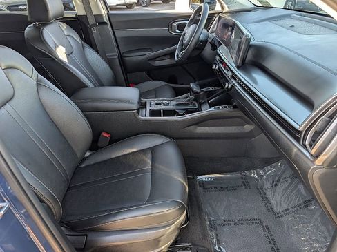 Used 2025 Kia Sorento S w/ Panoramic Sunroof Package FWD image 19