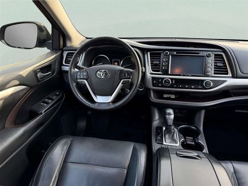 Used 2017 Toyota Highlander XLE FWD image 15