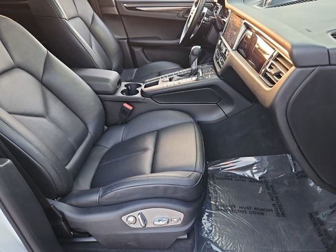Used 2021 Porsche Macan image 19