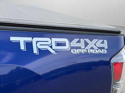 Used 2023 Toyota Tacoma TRD Off-Road w/ TRD Premium Off Road Package AWD/4WD image 18