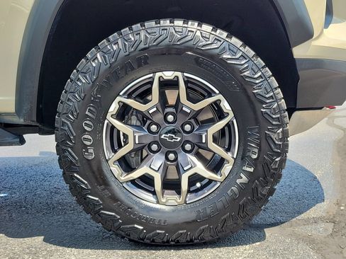 Used 2024 Chevrolet Colorado ZR2 w/ ZR2 Convenience Package III AWD/4WD image 9