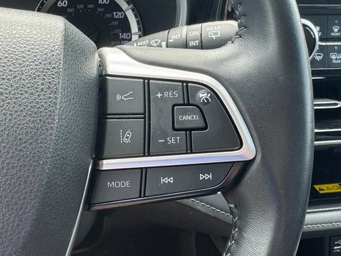 Used 2025 Toyota Highlander XLE AWD/4WD image 28