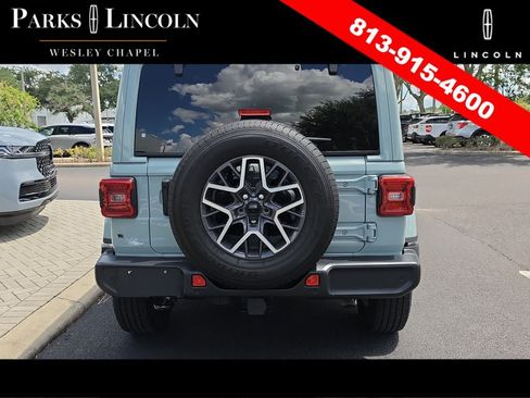 Used 2024 Jeep Wrangler Unlimited Sahara w/ Technology Group AWD/4WD image 5