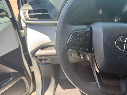 Used 2025 Toyota Sienna LE FWD image 15