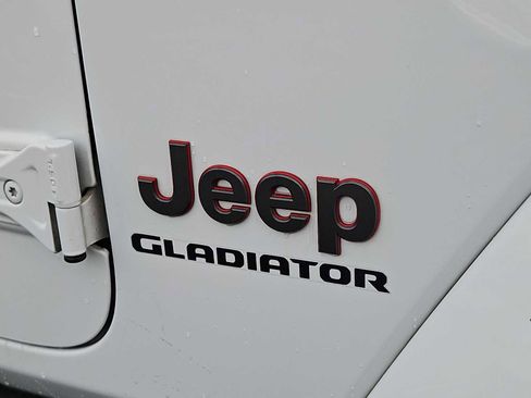 Used 2020 Jeep Gladiator Rubicon image 12