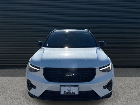 New 2026 Volvo XC40 B5 Ultra w/ Climate Package image 2