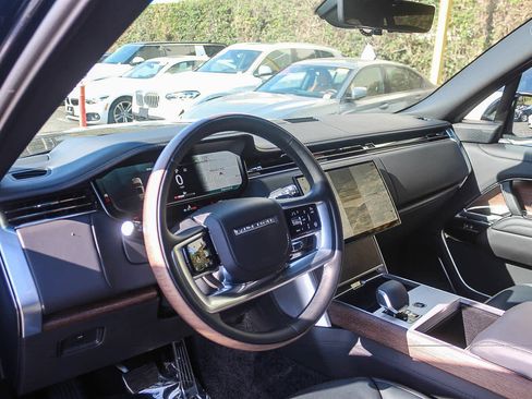 Used 2025 Land Rover Range Rover Long Wheelbase Autobiography AWD/4WD image 17