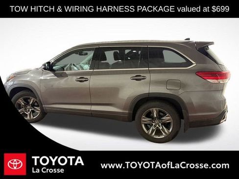 Used 2017 Toyota Highlander Limited Platinum image 2
