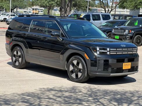 Used 2025 Hyundai Santa Fe SEL FWD image 7