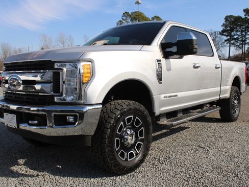 Used 2017 Ford F250 XLT w/ XLT Premium Package image 4