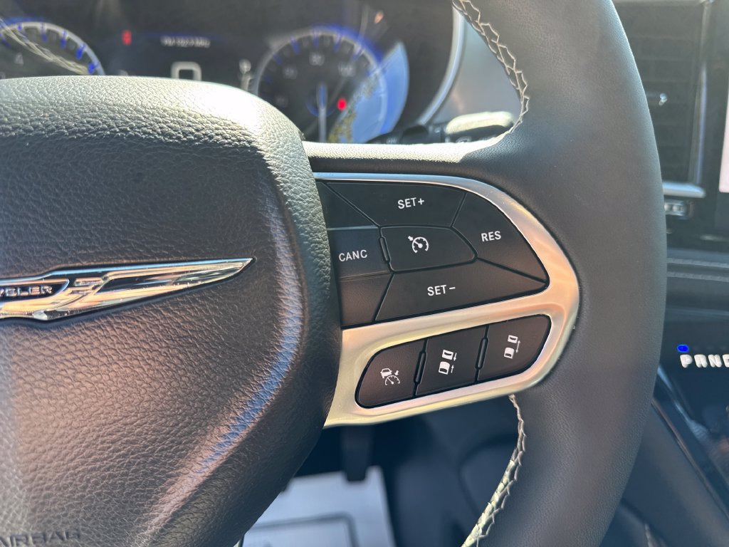 Used 2026 Chrysler Pacifica Limited FWD image 29