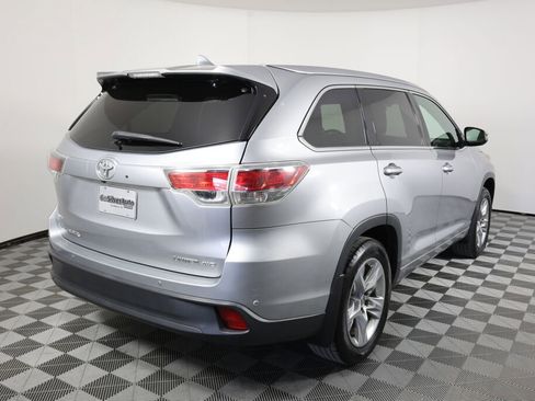 Used 2014 Toyota Highlander Limited Platinum image 2