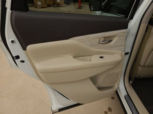 Used 2017 Nissan Murano Platinum w/ Platinum Technology Package FWD image 14