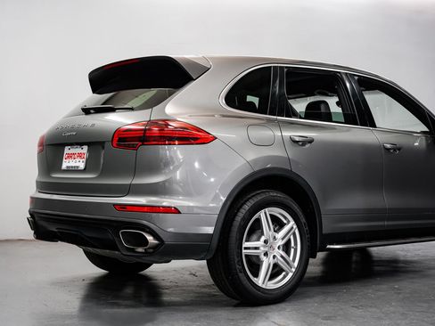 Used 2015 Porsche Cayenne Diesel AWD/4WD image 39