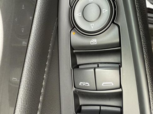 Used 2023 Chevrolet Traverse LT image 12