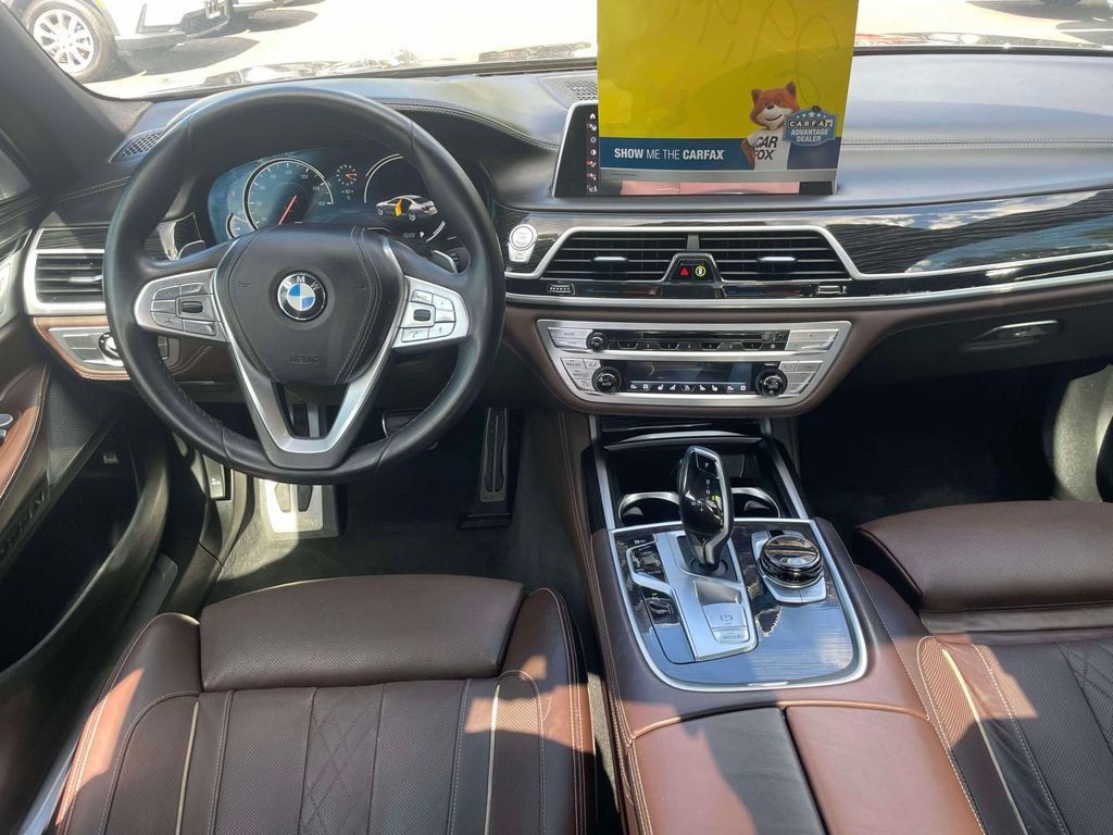 Used 2019 BMW 750i xDrive w/ Autobahn Package AWD/4WD image 12