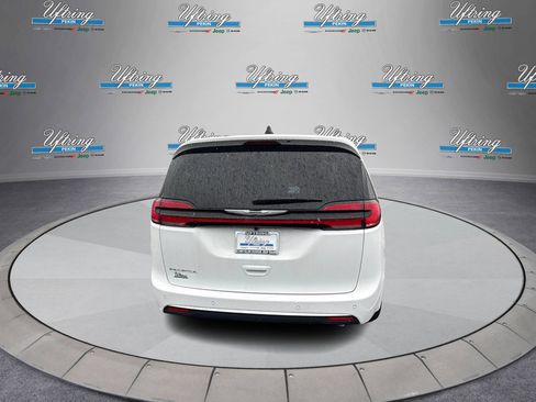 New 2026 Chrysler Pacifica Select image 4