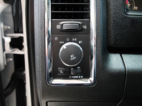 Used 2015 RAM 2500 Laramie w/ Convenience Group AWD/4WD image 25