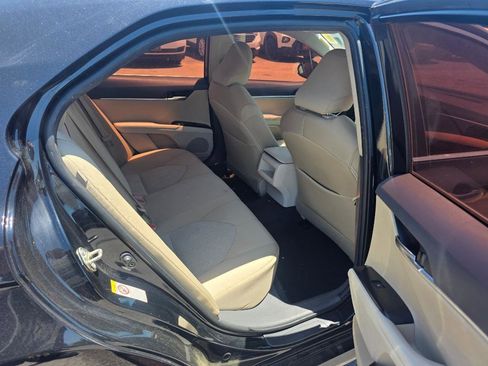 Used 2018 Toyota Camry LE FWD image 11