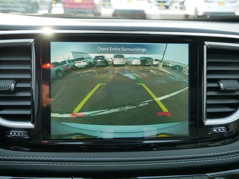 Used 2023 Chrysler Pacifica Limited image 27