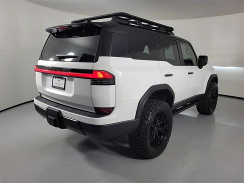 Used 2025 Lexus GX 550 image 4