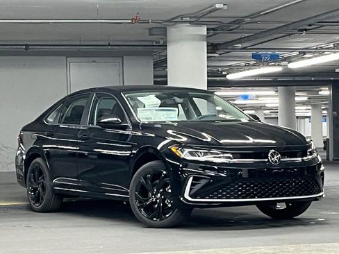 New 2026 Volkswagen Jetta SE image 2