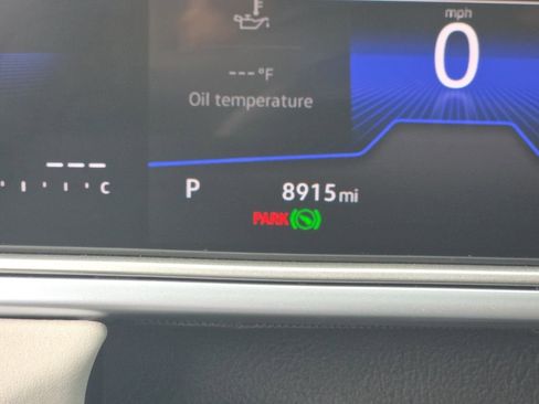 Certified 2025 Volkswagen Taos SE image 18