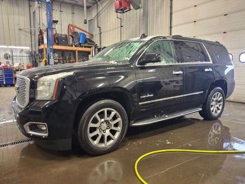 Used 2016 GMC Yukon Denali image 3