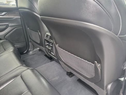 Used 2023 Jeep Grand Cherokee Limited image 30