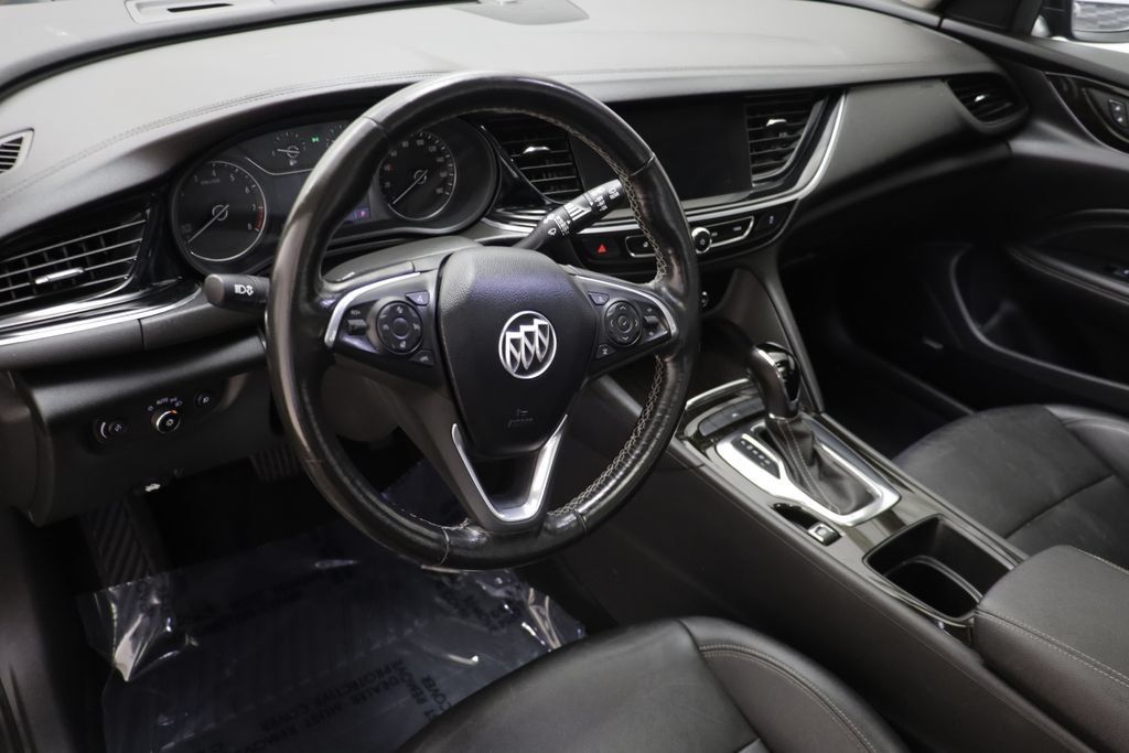 Used 2018 Buick Regal Essence w/ Driver Confidence Package #1 AWD/4WD image 6