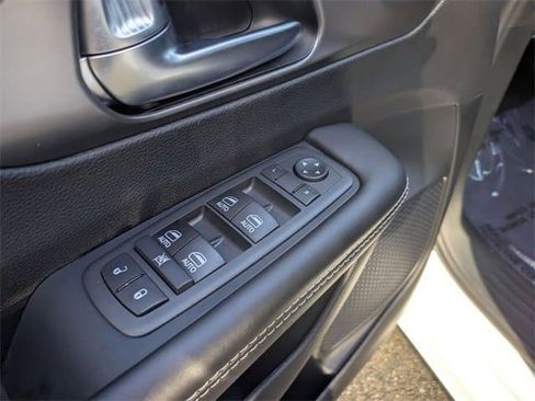 New 2026 Chrysler Pacifica Select image 16