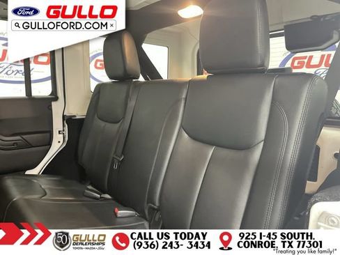 Used 2017 Jeep Wrangler Unlimited Sahara AWD/4WD image 13