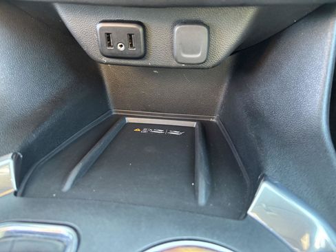 Used 2023 Chevrolet Traverse LT FWD image 32