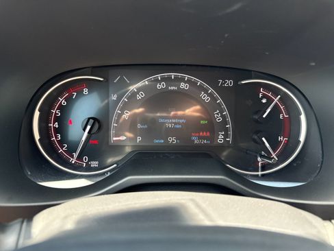 Used 2025 Toyota RAV4 XLE AWD/4WD image 18